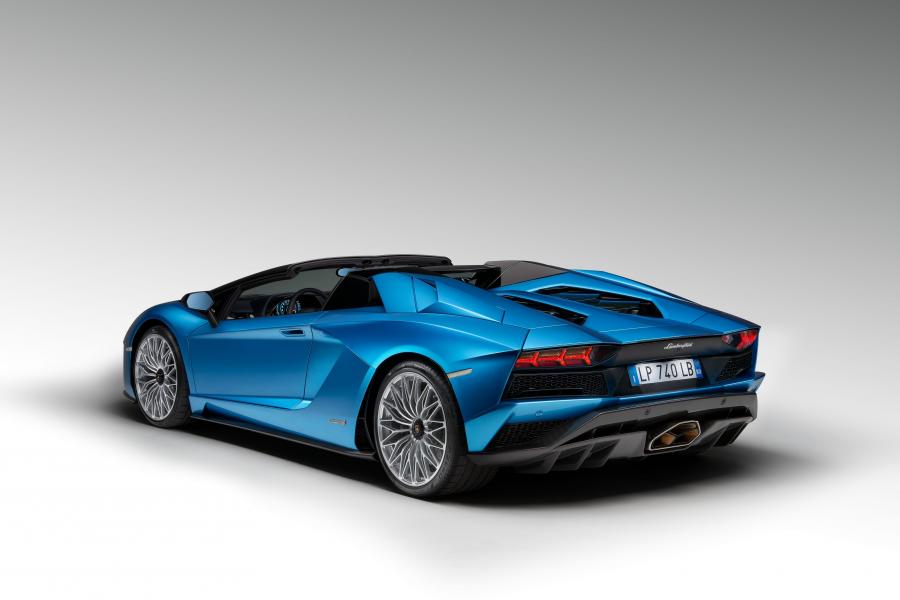  Lamborghini Aventador S Roadster 2017 года  (фото 6 из 27)